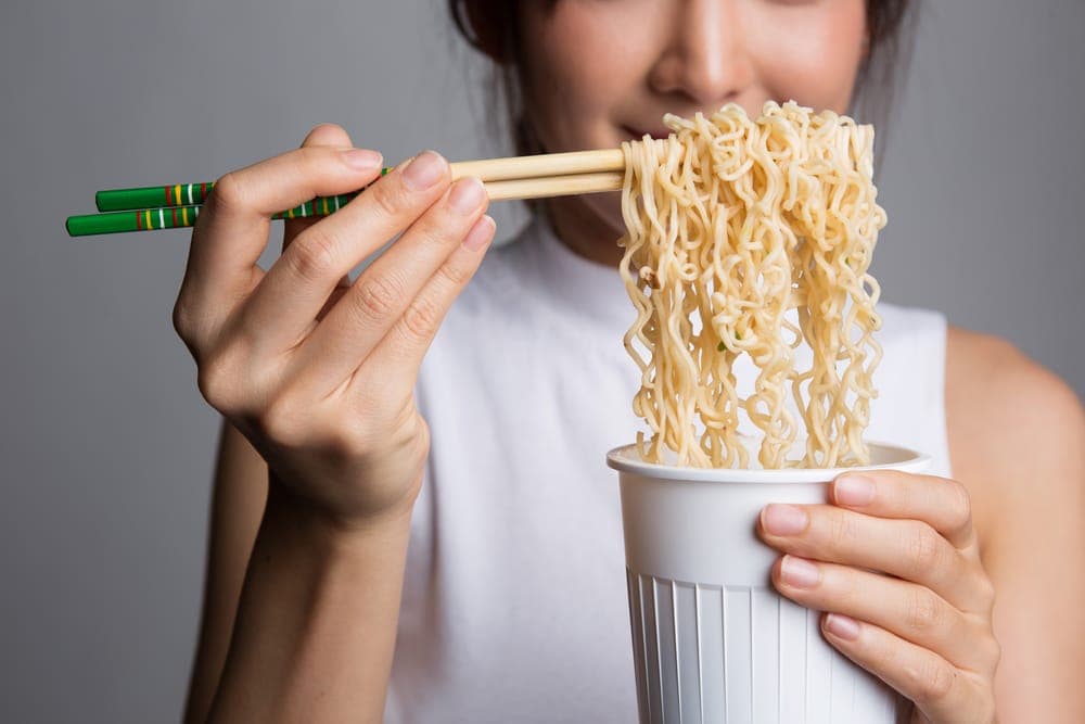 Bahaya Ibu Hamil Makan Mie Instan dan Tips Konsumsinya